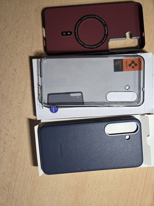 Vând huse Samsung 25plus