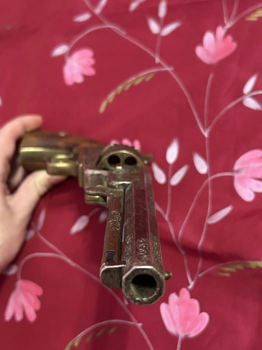 Revolver decorativ tip Colt Navy 1851 – piesă de colecție