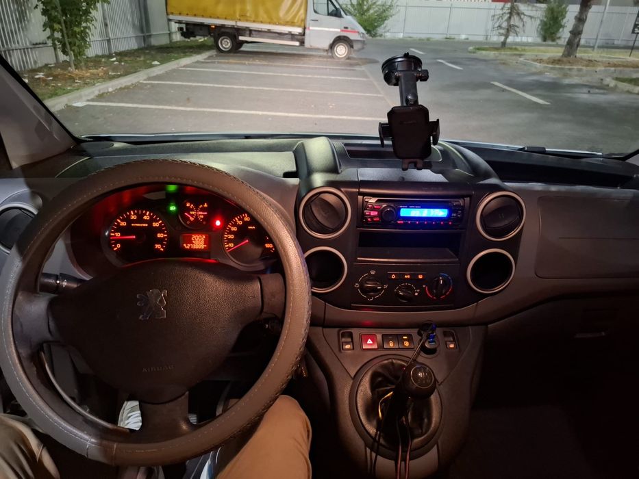 Autoutilitara peugeout partner