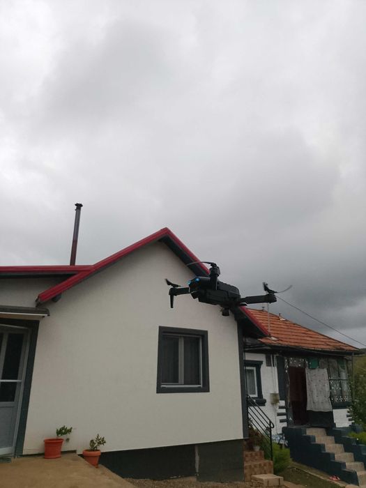 Dronă cu cameră 4 k