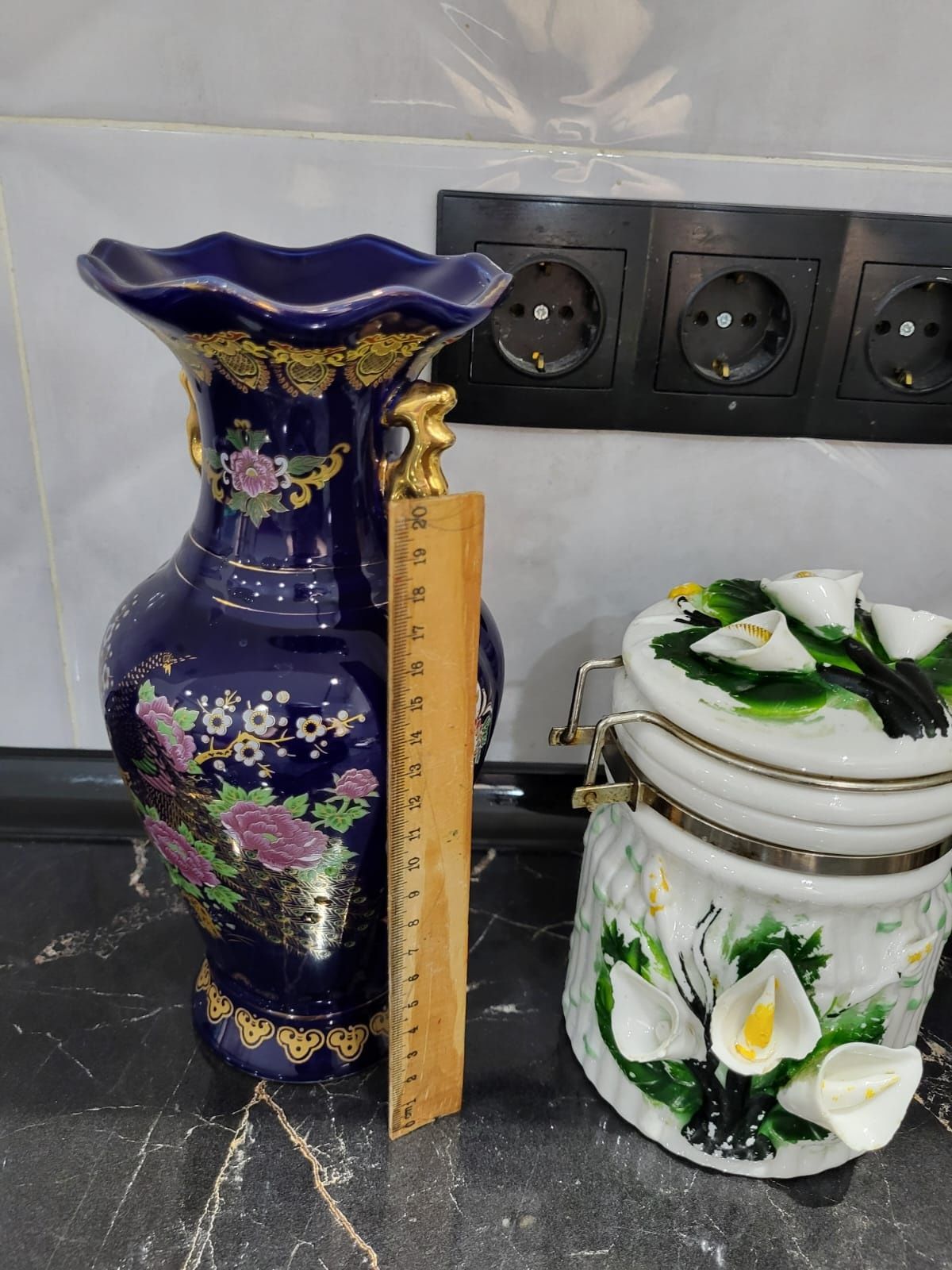 Продам вазу Китай форфор +сахарница  Япония в подарок