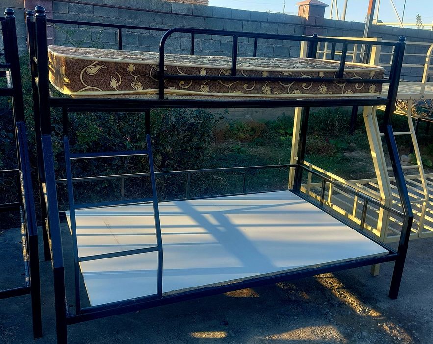 Детская двухъярусная кровать