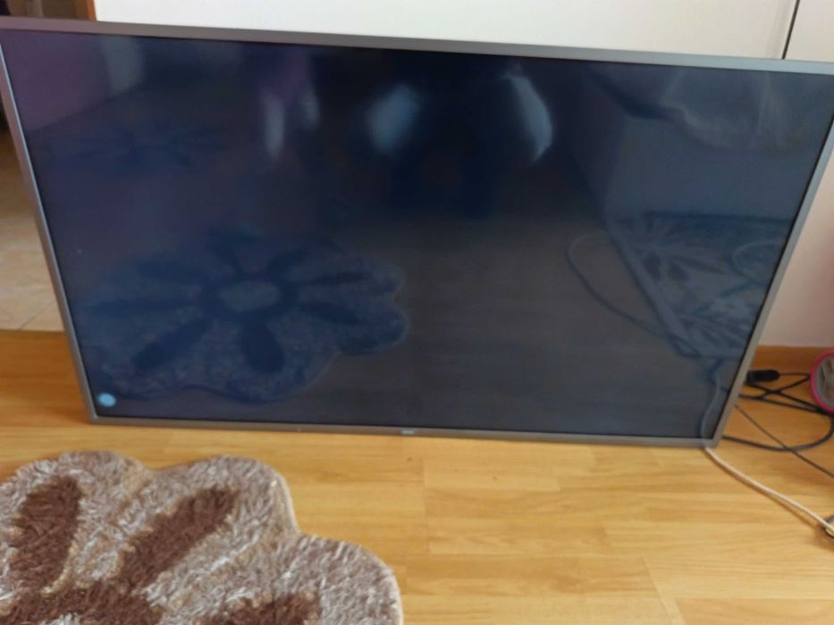 Vând tv smart philips 4k ecran defect