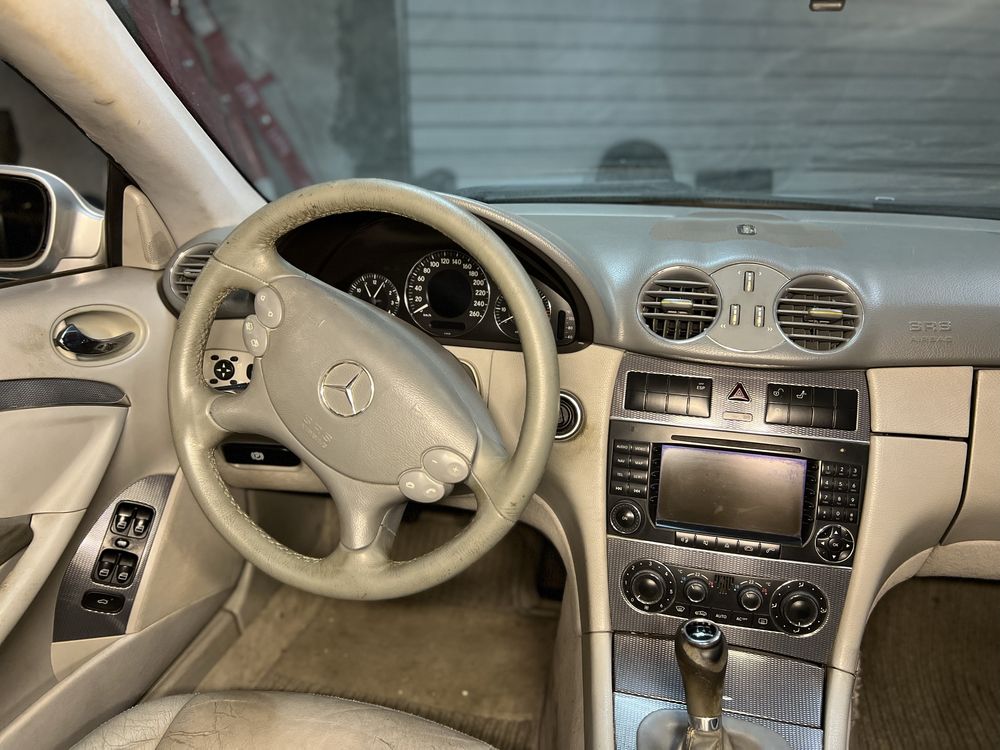 Светъл (Сив) салон от Mercedes CLK W209