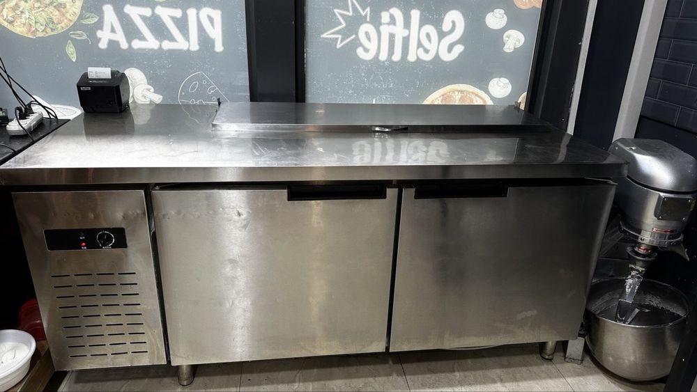 профессиональный холодильный стол