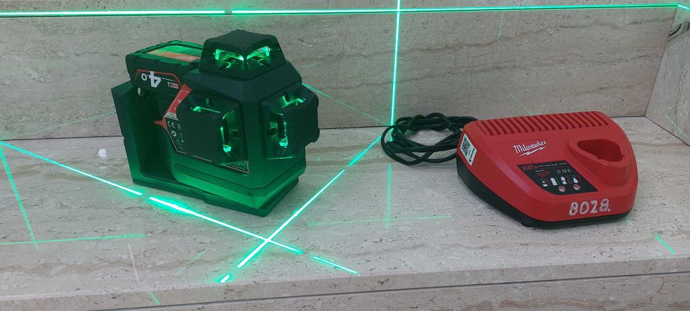 Laser Milwaukee M12  3PL 2025