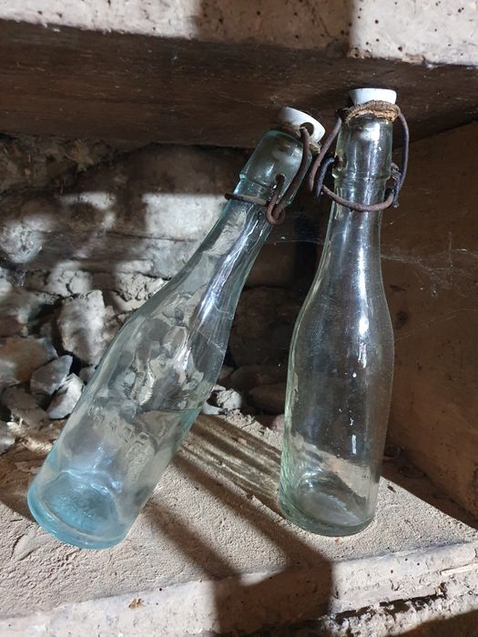 Две стари шишета