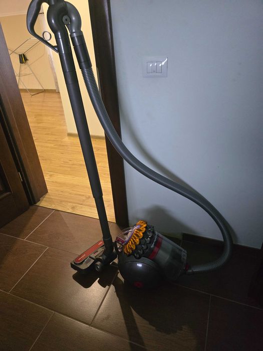 Aspirator dyson fara sac