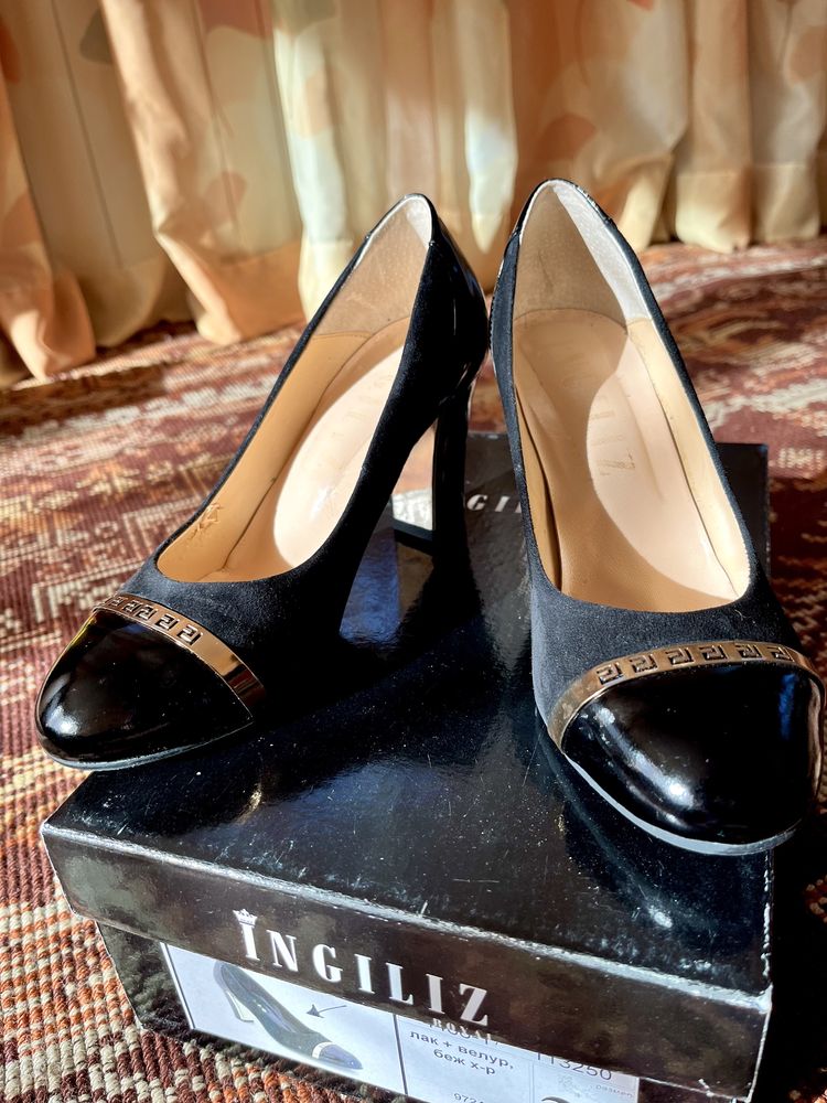 Италиански обувки със златен ток