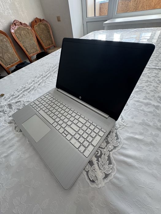 Ноутбкук  HP Laptop Model 155-eq1398uг  очень в хорошем состояний