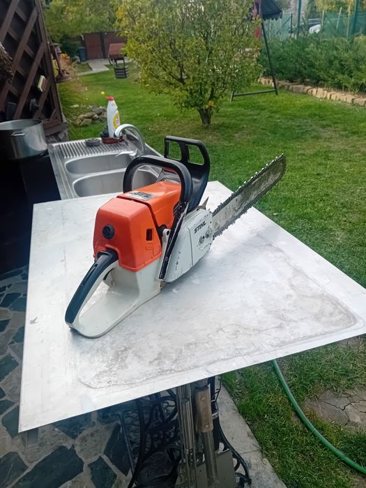 Vând drujba Stihl 064 AV