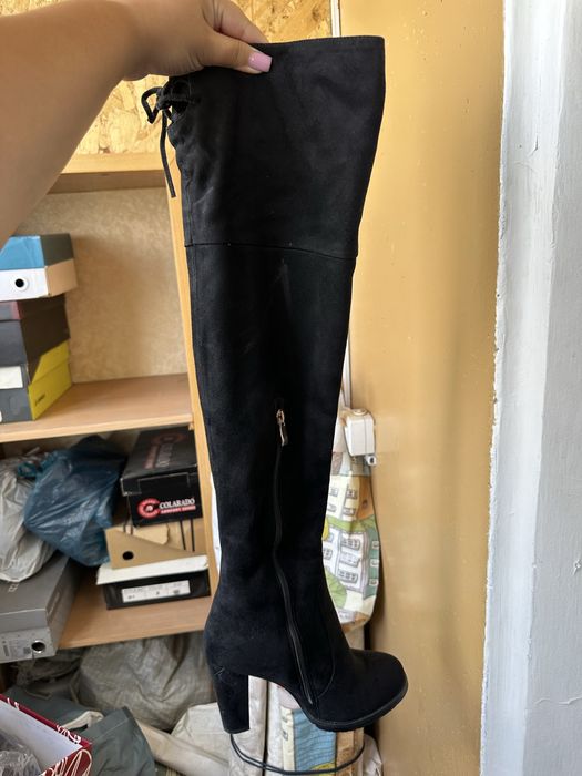 Замшевые ботфорты на каблуке