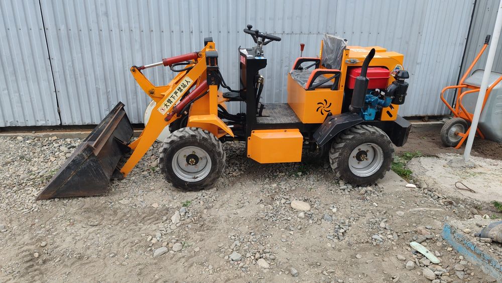 Продам мини фронтальныи погрузчик