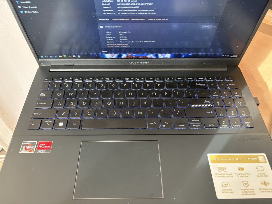 Vand laptop asus vivobook sau schimb cu macbook m1