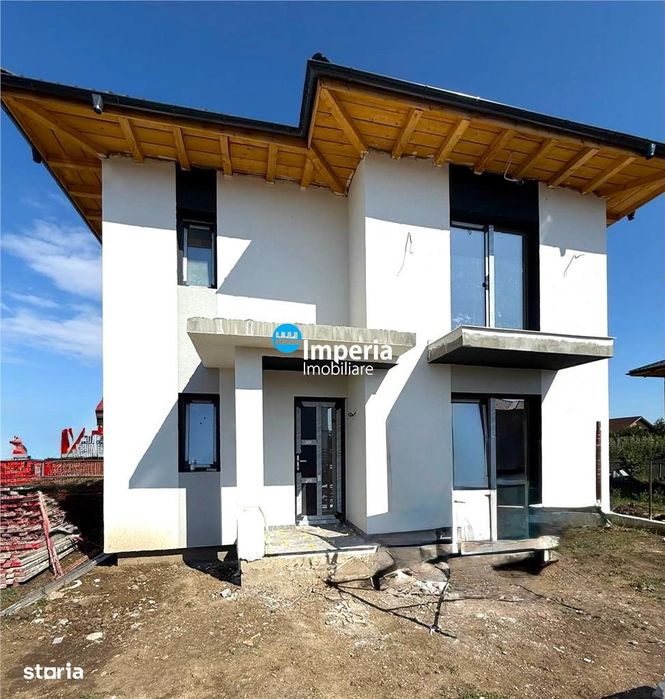 Vila premium P+E 4 cam, asfalt, canalizare, vede lac, Ciurbesti Mirosl