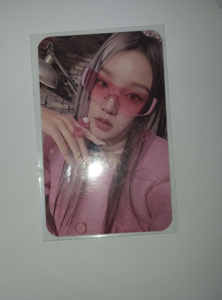 Official card-new jeans and g-idle