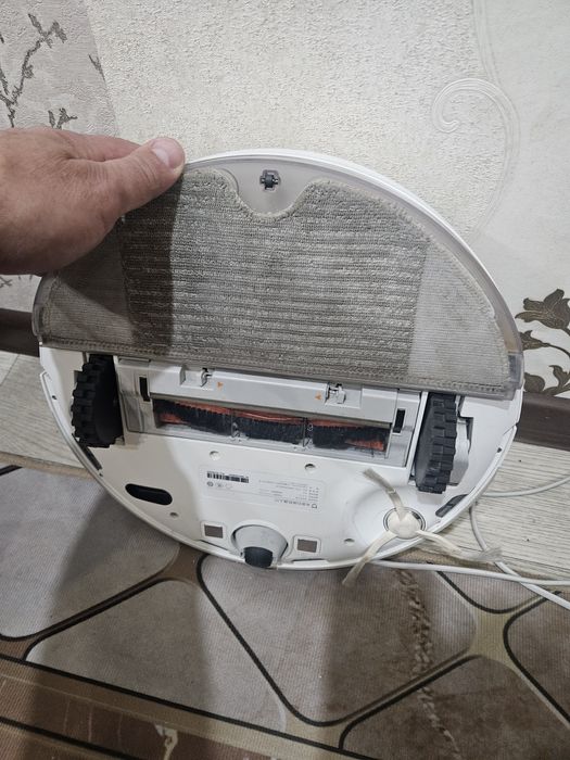 Продам робот пылесос состояние рабочее