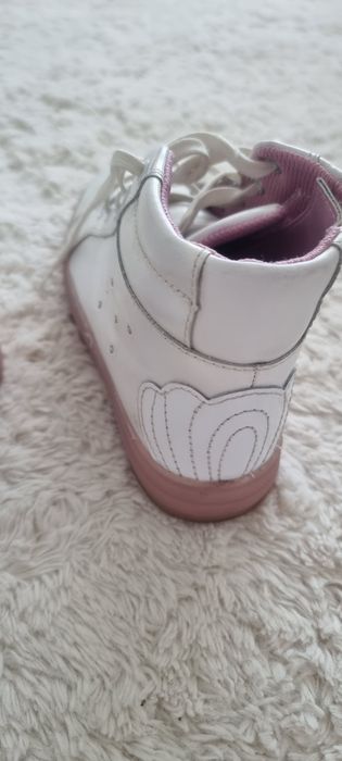 Ghete Clarks nr 31 cu lumini,  piele