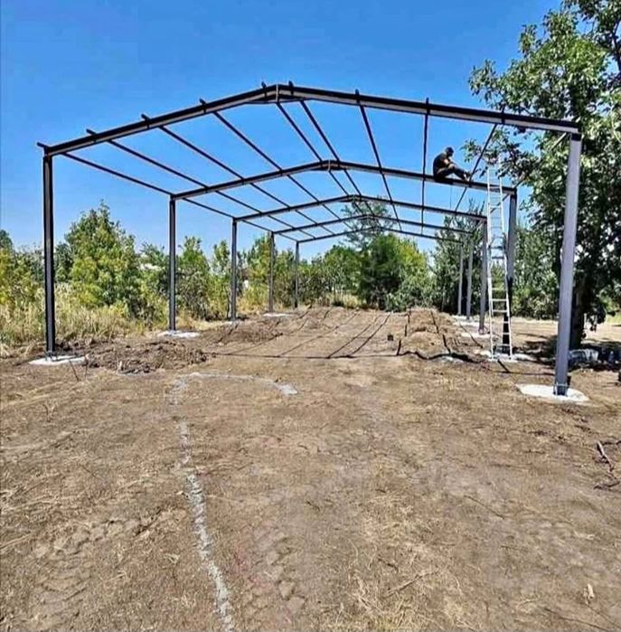 Vând hală metalică conform proiectului. Construcția este din panouri m
