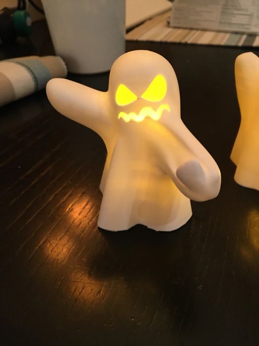 Fantoma halloween cu lumanare
