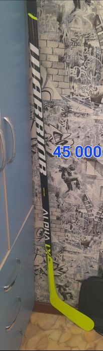 Продам хоккейные вещи.