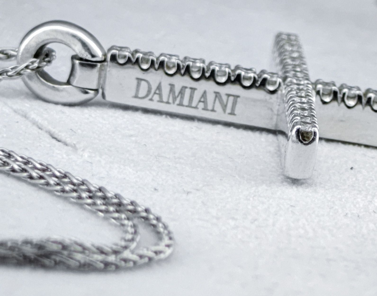 Damiani - Платинен кръст висулка с диаманти и верижка