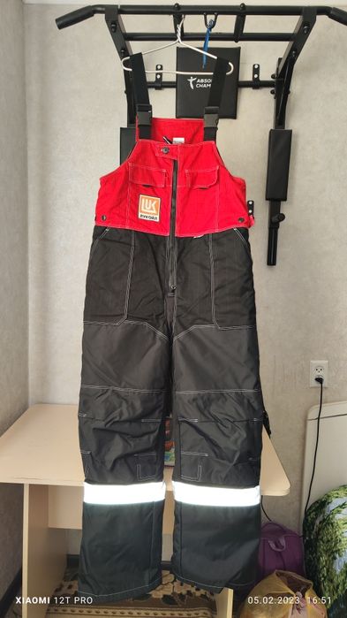 Продам новый зимний комбинезон Лукойл в идеальном состоянии.