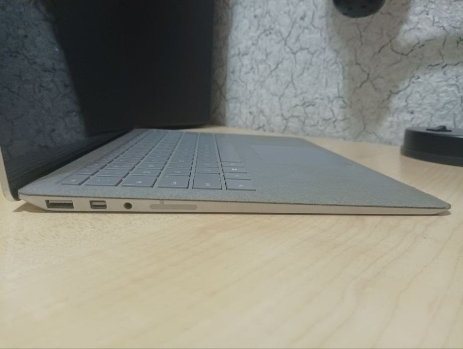 Microsoft Surface 13,5" PixelSense/CORE i5-7200U/ 8GB DDR3/ 256GB NVMe