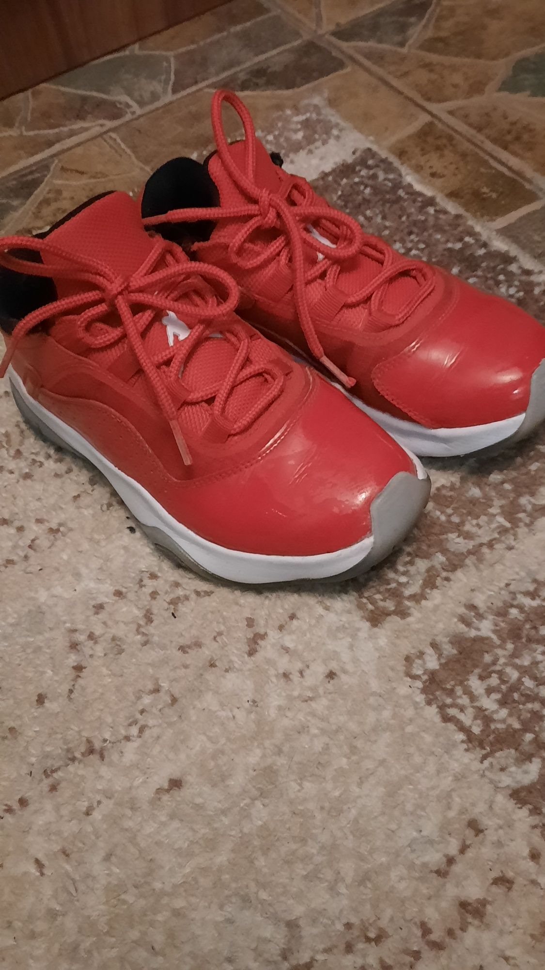 Adidași marca Jordan