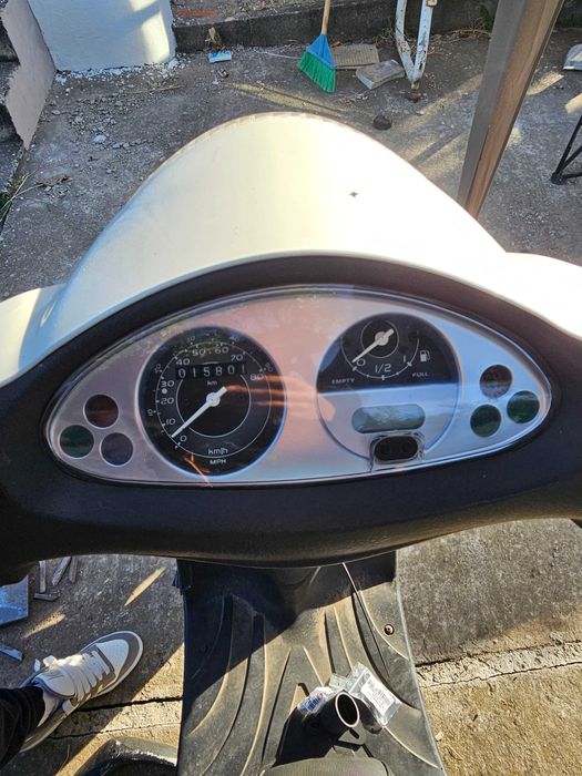 Scuter Piaggio Fly 2012