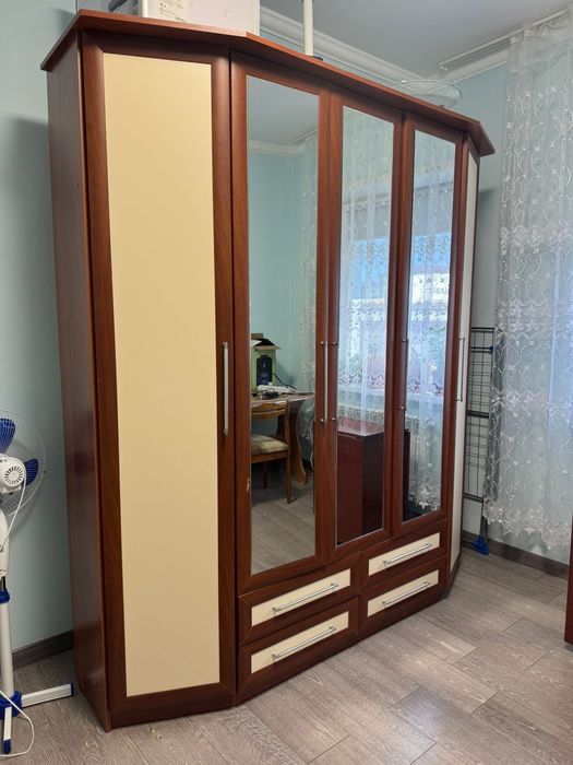 Продаем шкаф трёхдверный в отличном состоянии