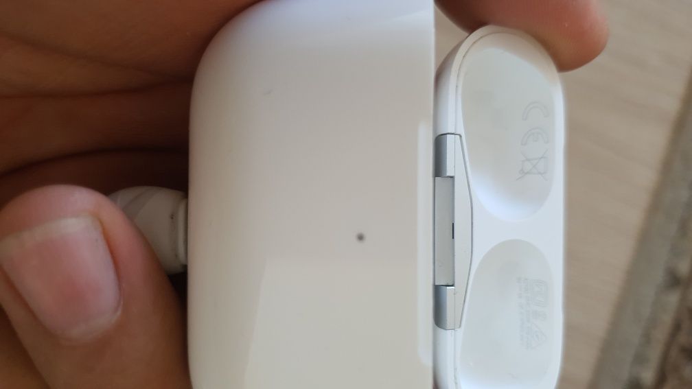 Продам кейс airpods pro оригинал