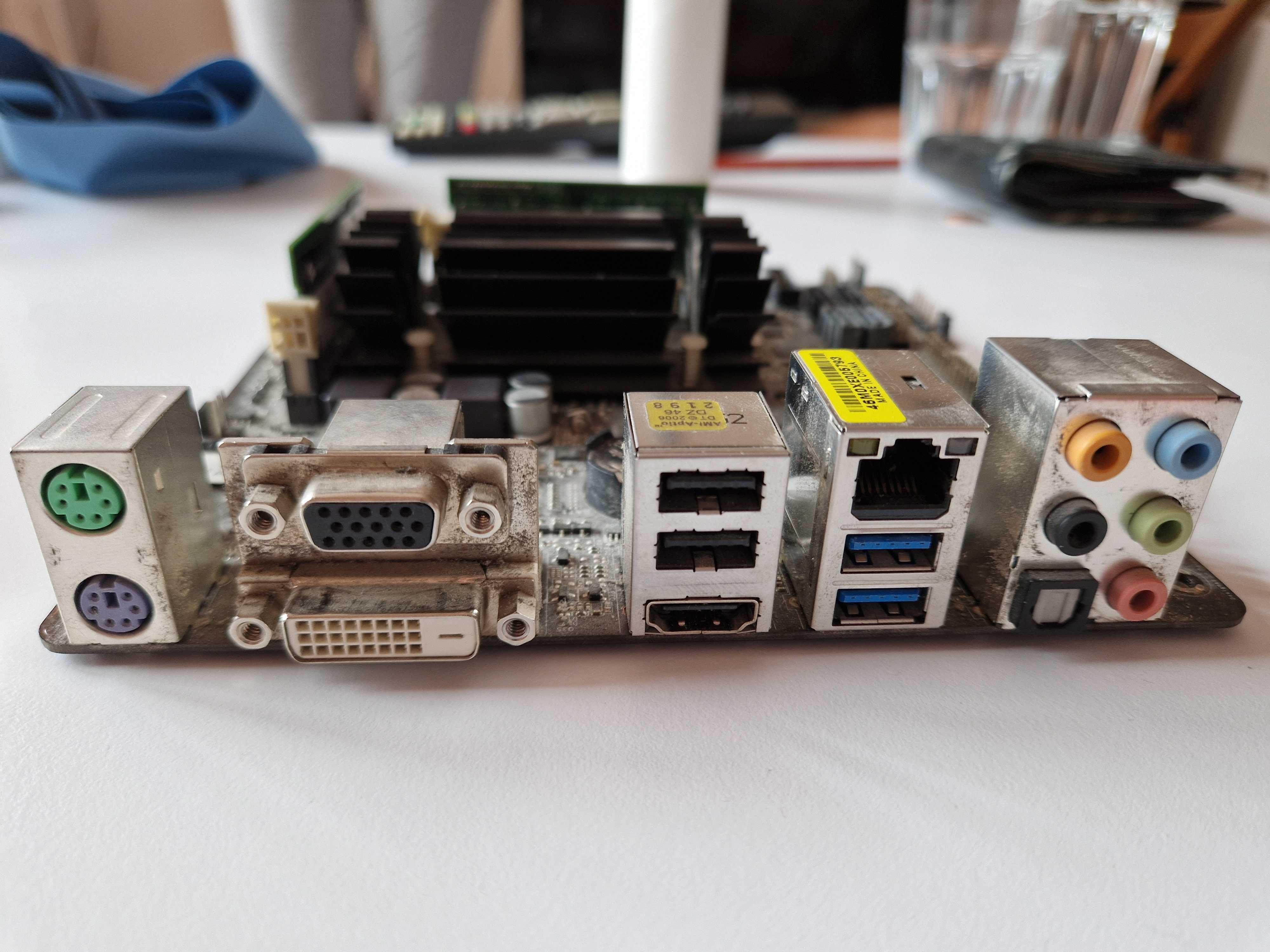 Placa de baza mini-ITX Asrock Q1900-ITX cpu integrat 4GB RAM