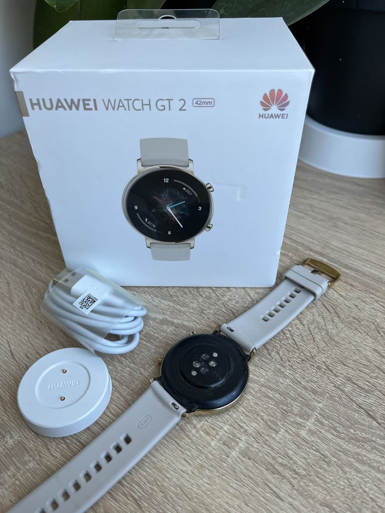 Продавам huawei watch GT 2 42mm