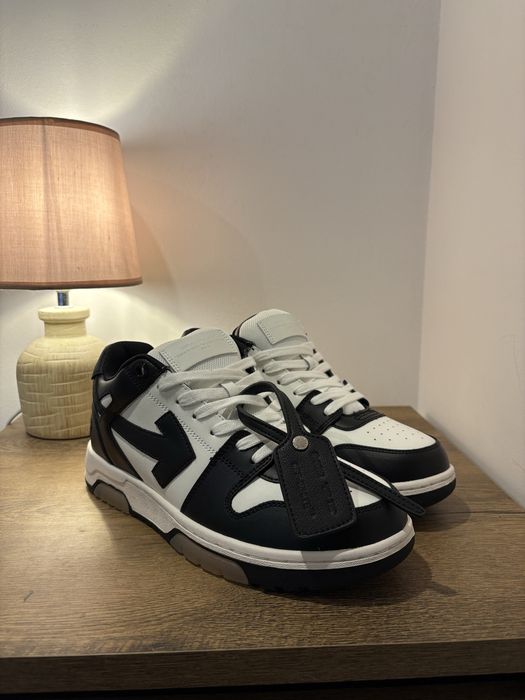 Off White Out of Office Black White 44