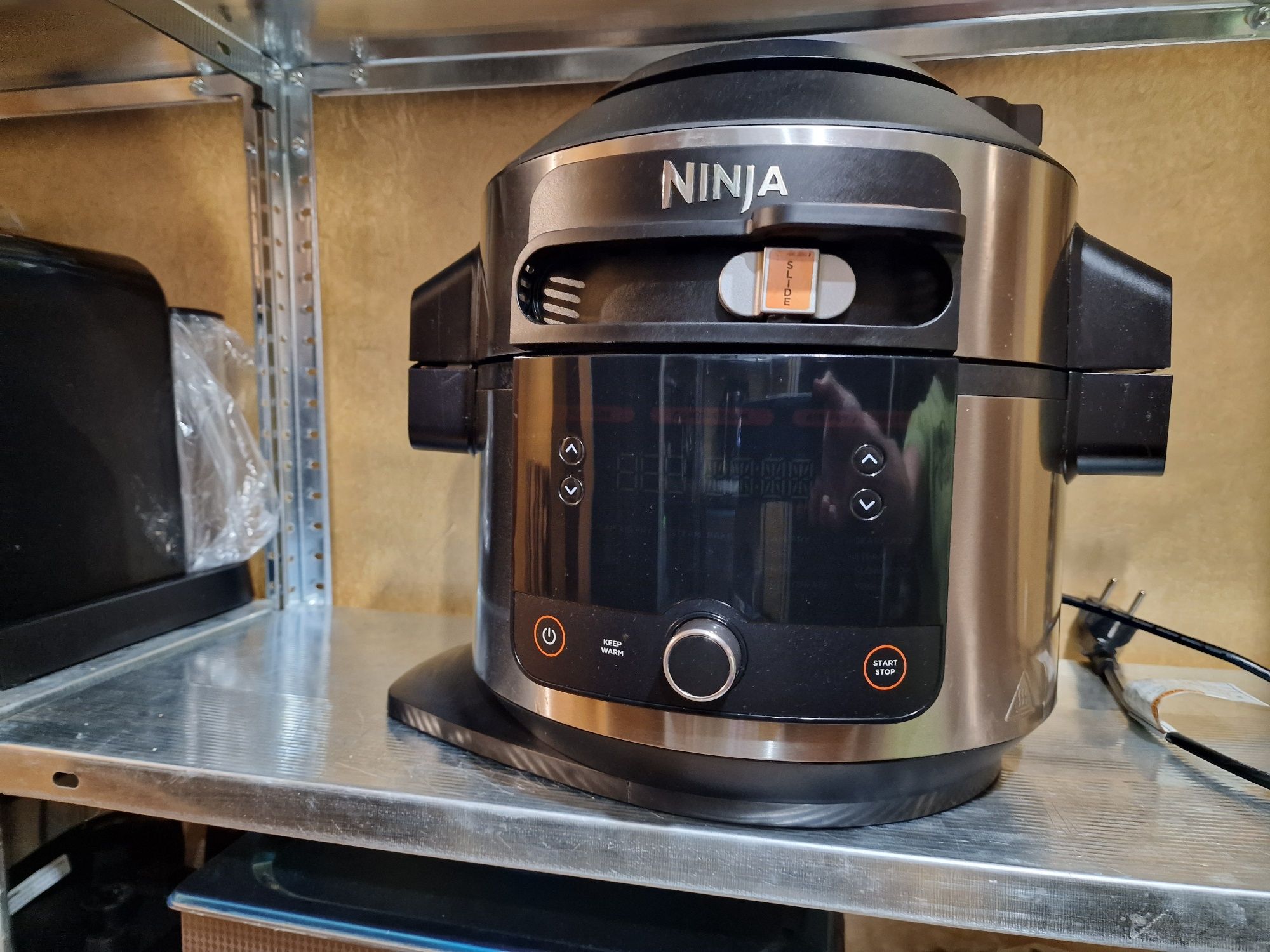 Мултикукър Ninja Foodi 11-in-1 SmartLid Hot Air Fryer OL550EU