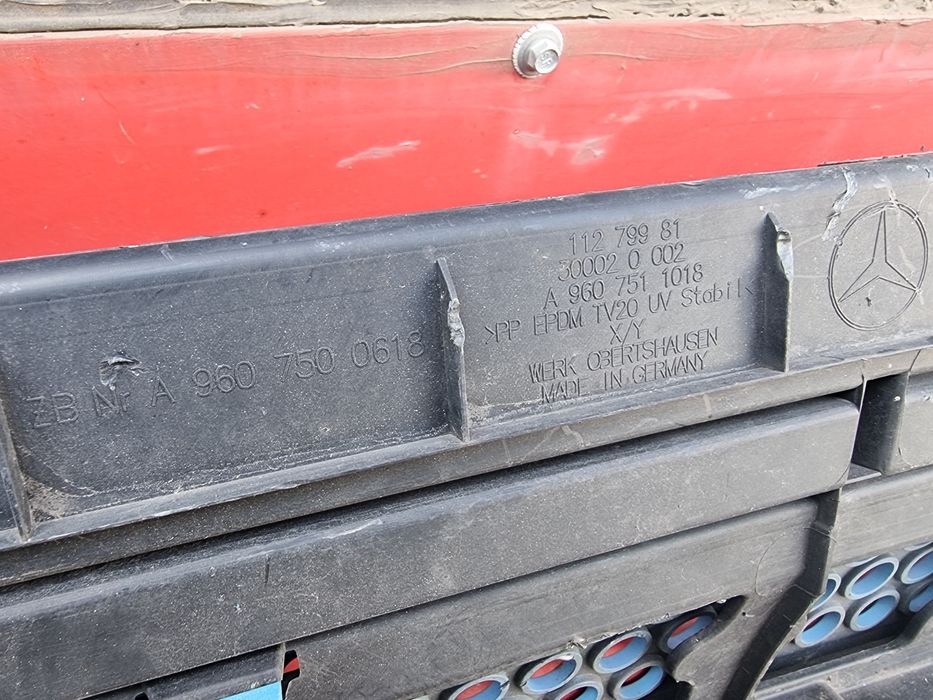Grila radiator Mercedes Actros MP4 dupa 2011 cod A9607511018