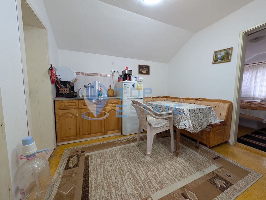 Двуетажна масивна вила до река в Еленския балкан