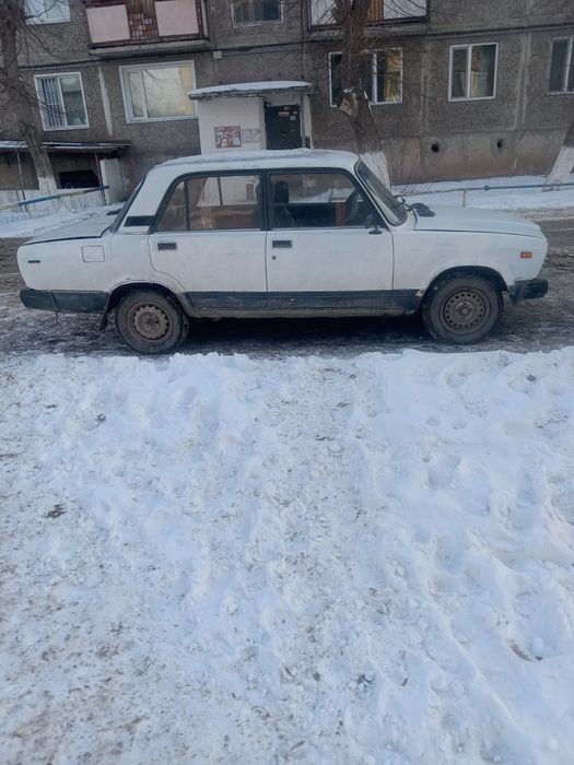 Продам ВАЗ 2107 . Машина на ходу ,требуется мелкий ремонт .