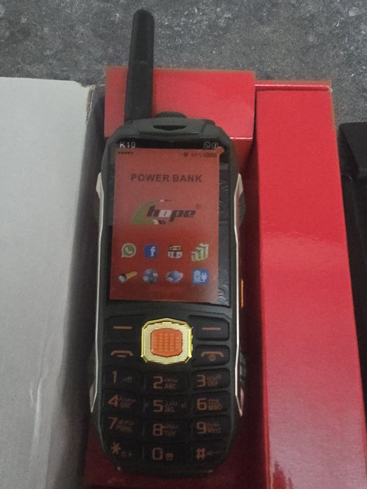 Vând telefoane  noi