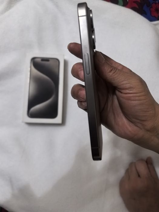 IPhone 15 Pro natural titanium 86