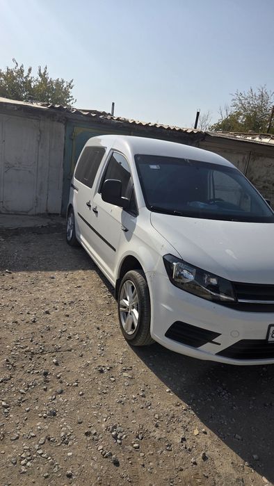 Wolsvagen caddy sotiladi