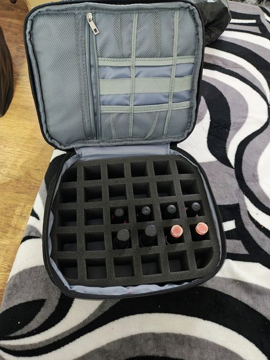 Vând freza, mini lampa, oje și top unghii