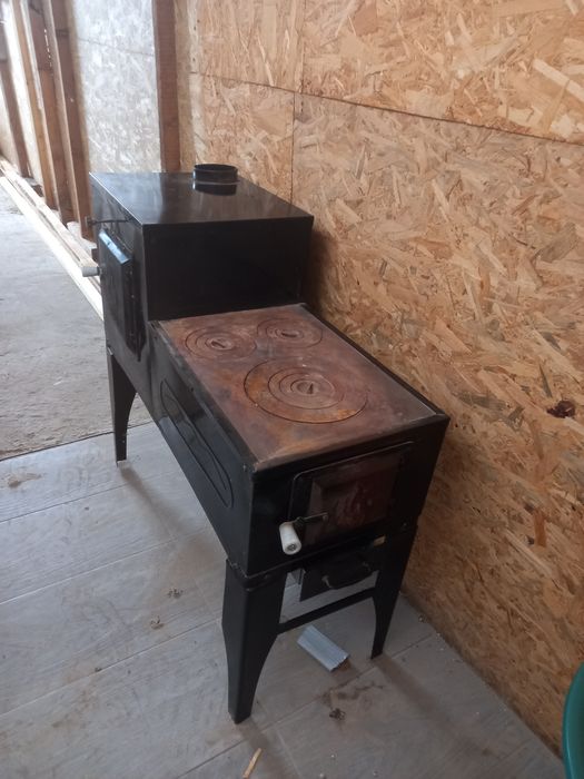 Vând plită cu tuci