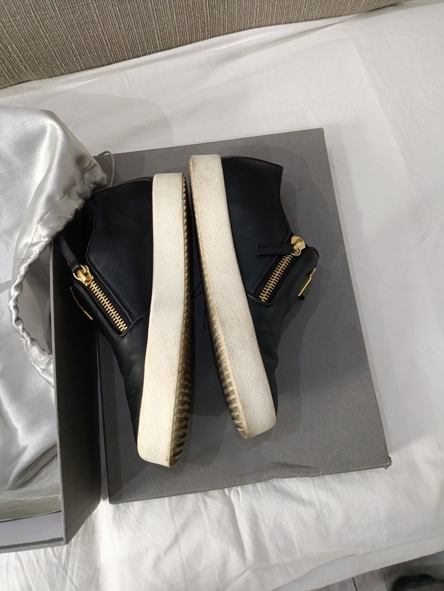 Vând Sneakers  Giuseppe zanotti ca și noi Nr 39 piele