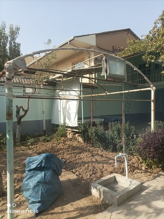 Tayyor teplitsa sotiladi