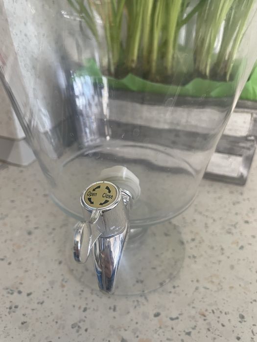 Стъклен голям съд, за сок, ваза, коктейли…