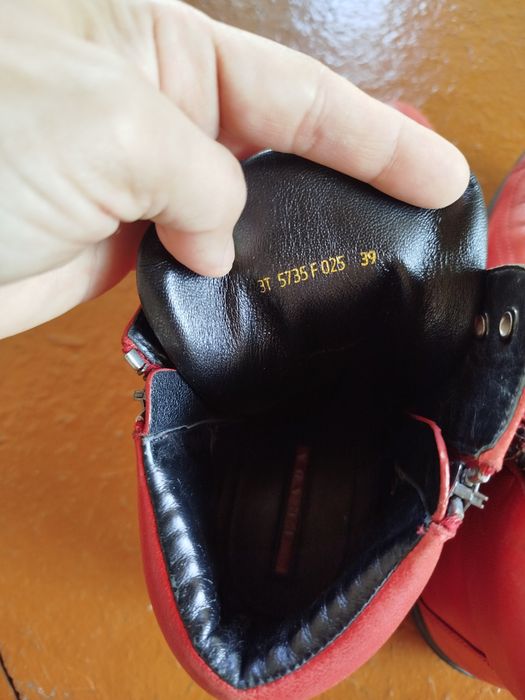 Брендовые сапоги от Prada