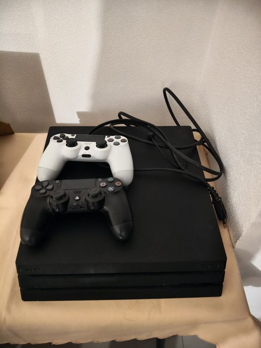 PS 4 Pro , capacitate 1 T