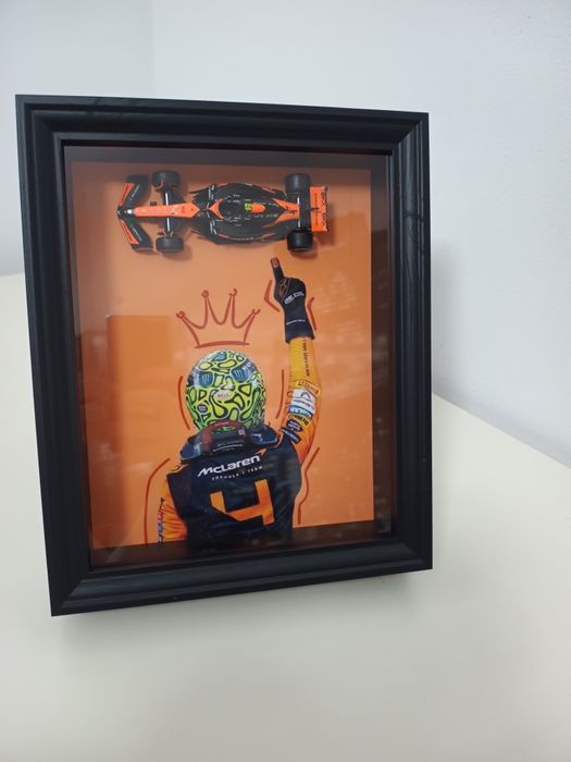 Tablou din lemn 25x20 cm – Machetă F1 Lando Norris „Campion Mondial”